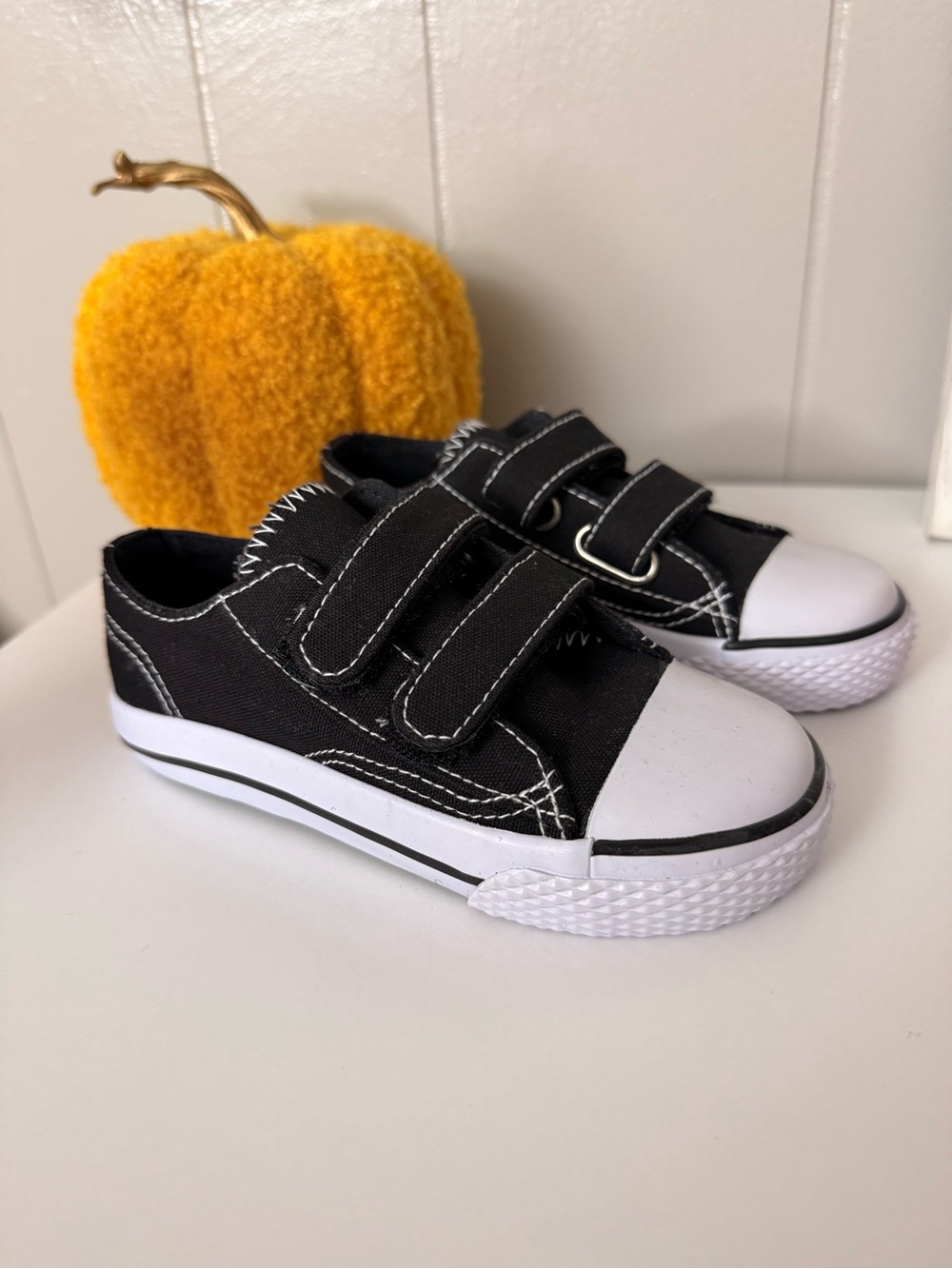 Airwalk Black Velcro Kids Shoes - Size 9.5